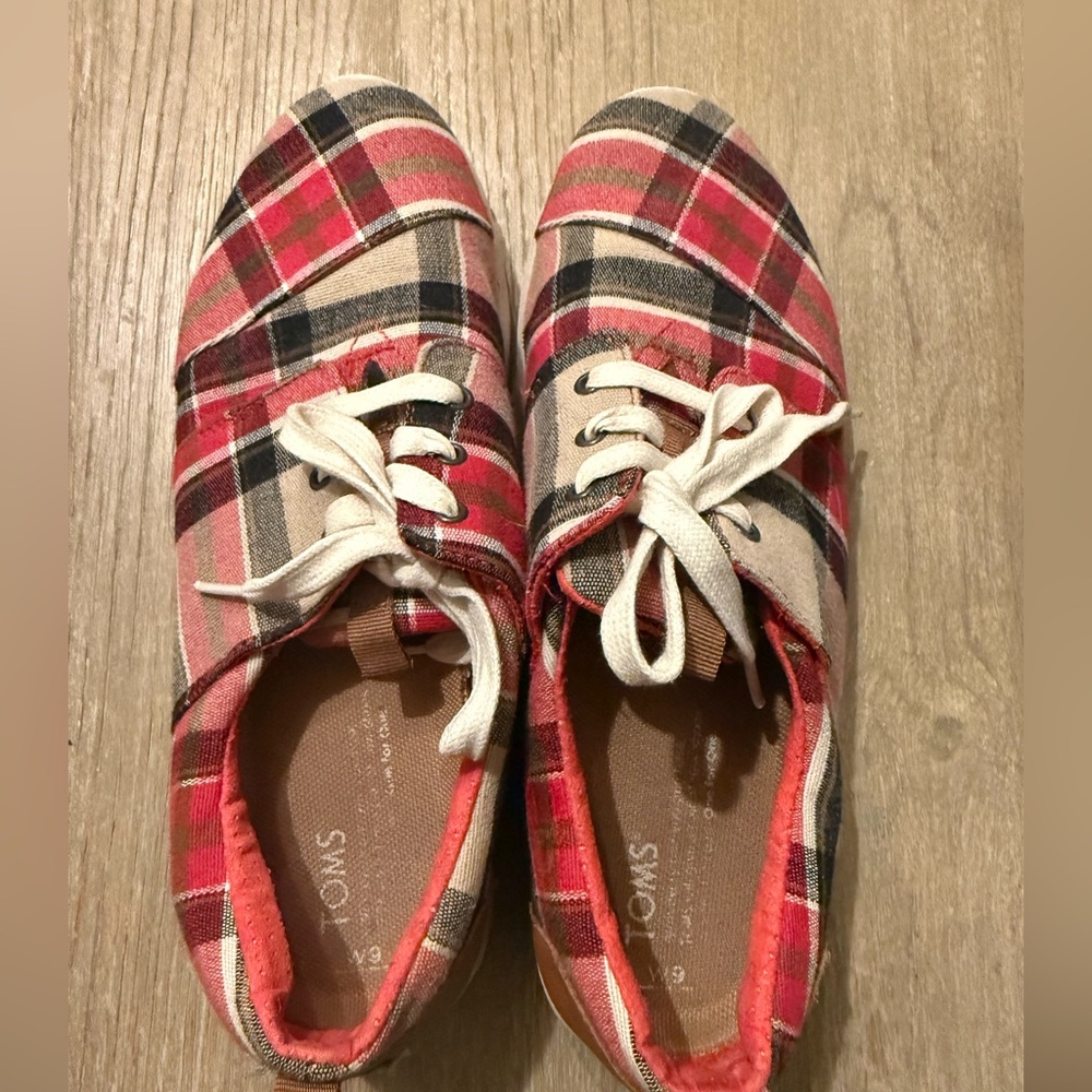TOMS Womens Red and Cream Plaid Sneakers